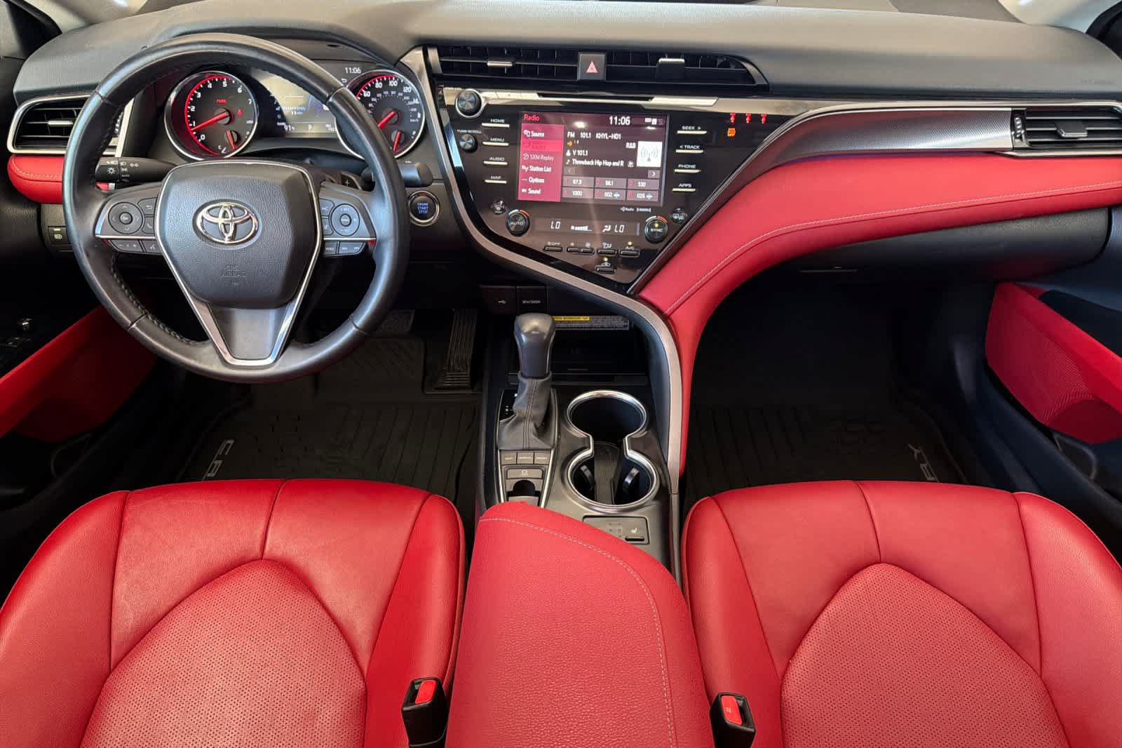 Used 2020 Toyota Camry XSE FWD image 3