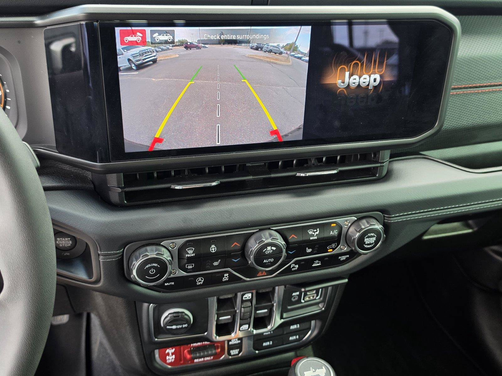 Used 2024 Jeep Wrangler Unlimited Rubicon AWD/4WD image 12