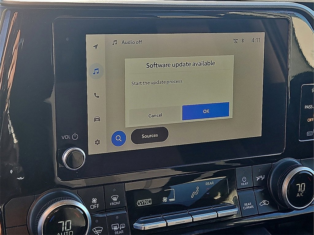 Used 2023 Toyota Highlander L image 25