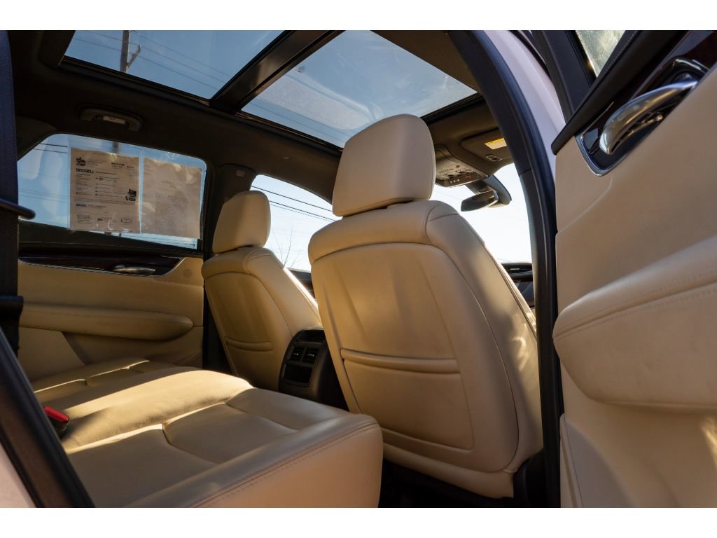 Used 2018 Cadillac XT5 Luxury w/ Driver Awareness Package image 16