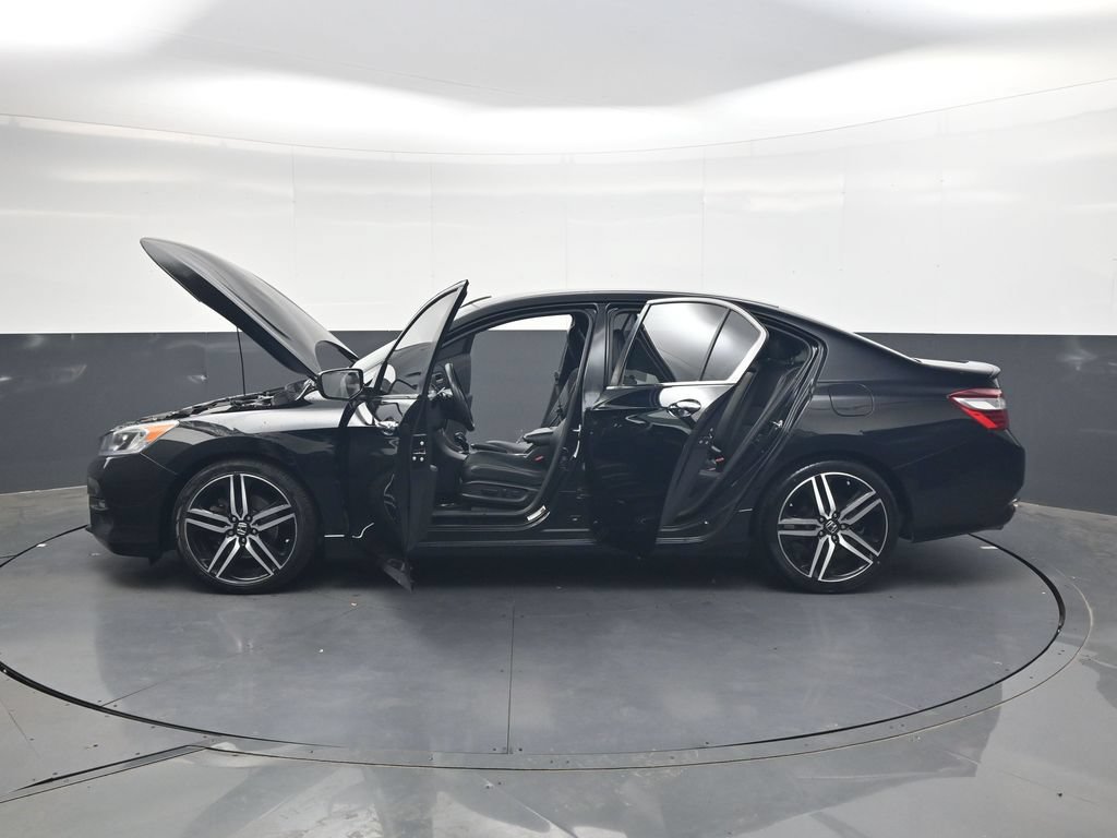 Used 2017 Honda Accord Sport image 36