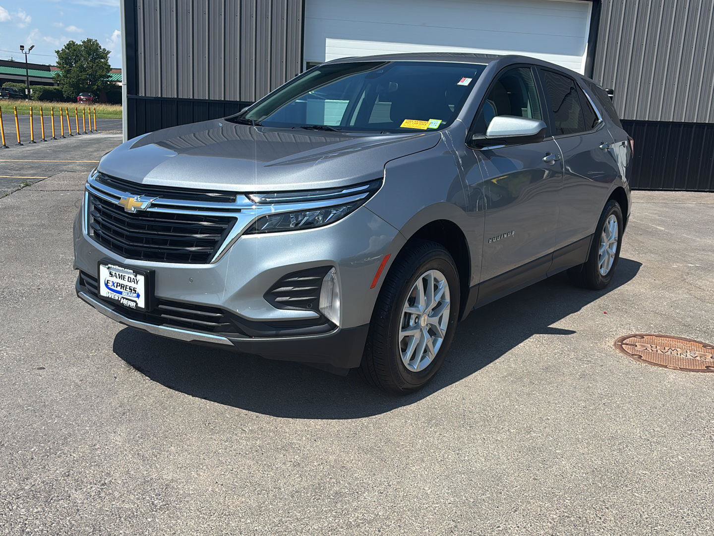 Used 2024 Chevrolet Equinox LT AWD/4WD image 2