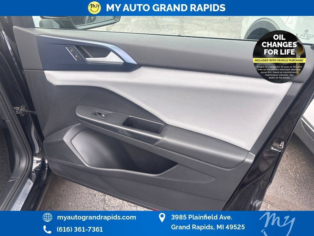 Used 2022 Volkswagen Taos SE AWD/4WD image 5