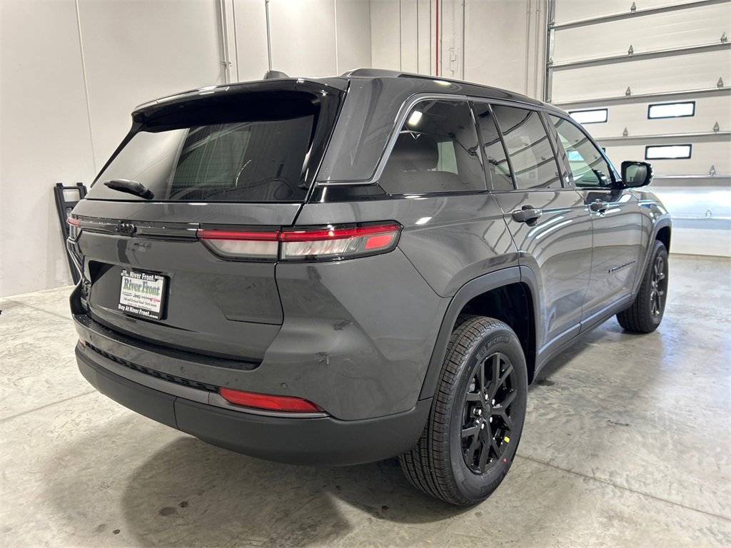 New 2026 Jeep Grand Cherokee Laredo image 6