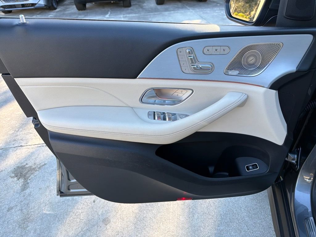 Used 2025 Mercedes-Benz GLS 450 4MATIC image 16