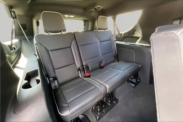 Used 2024 Chevrolet Suburban Premier AWD/4WD image 18