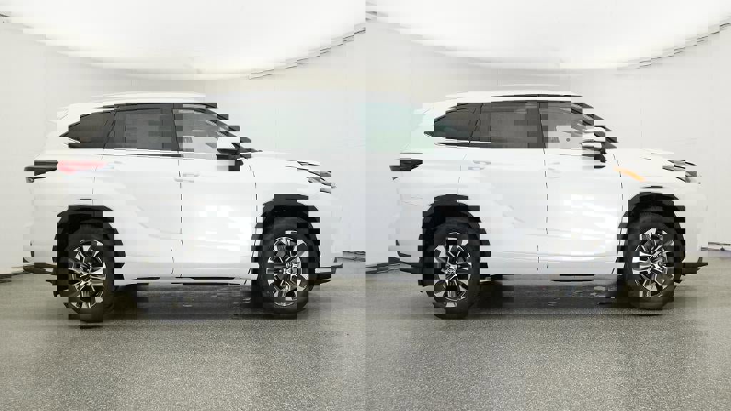 New 2026 Toyota Highlander XLE image 27