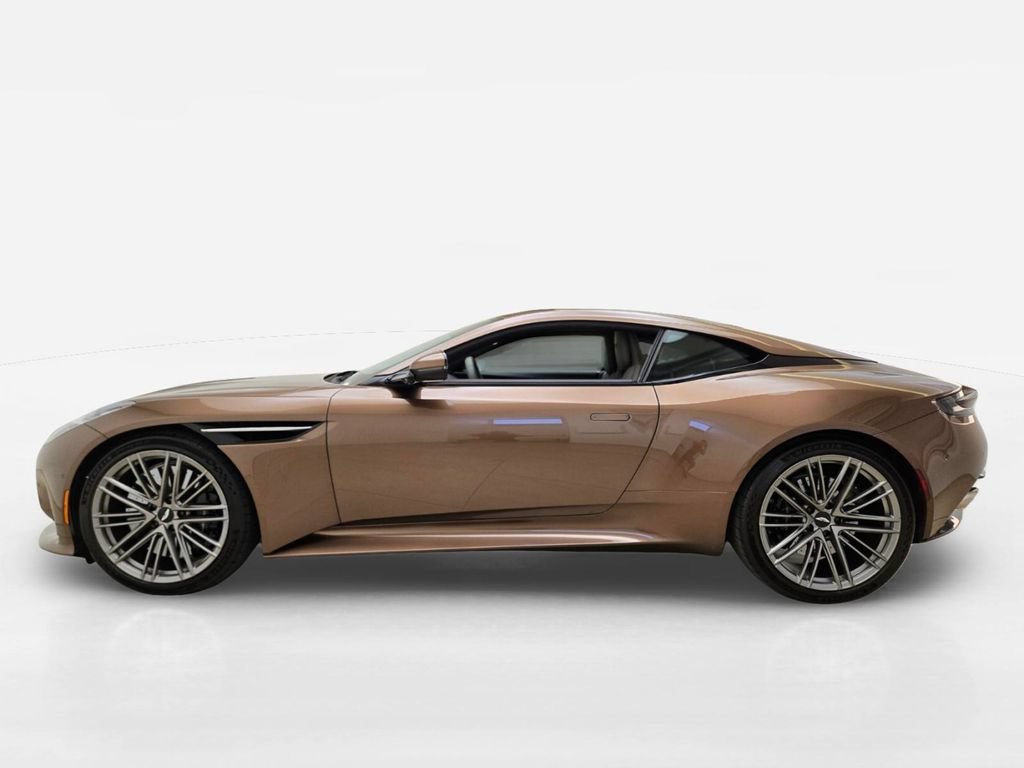 Used 2024 Aston Martin DB12 Coupe RWD image 12