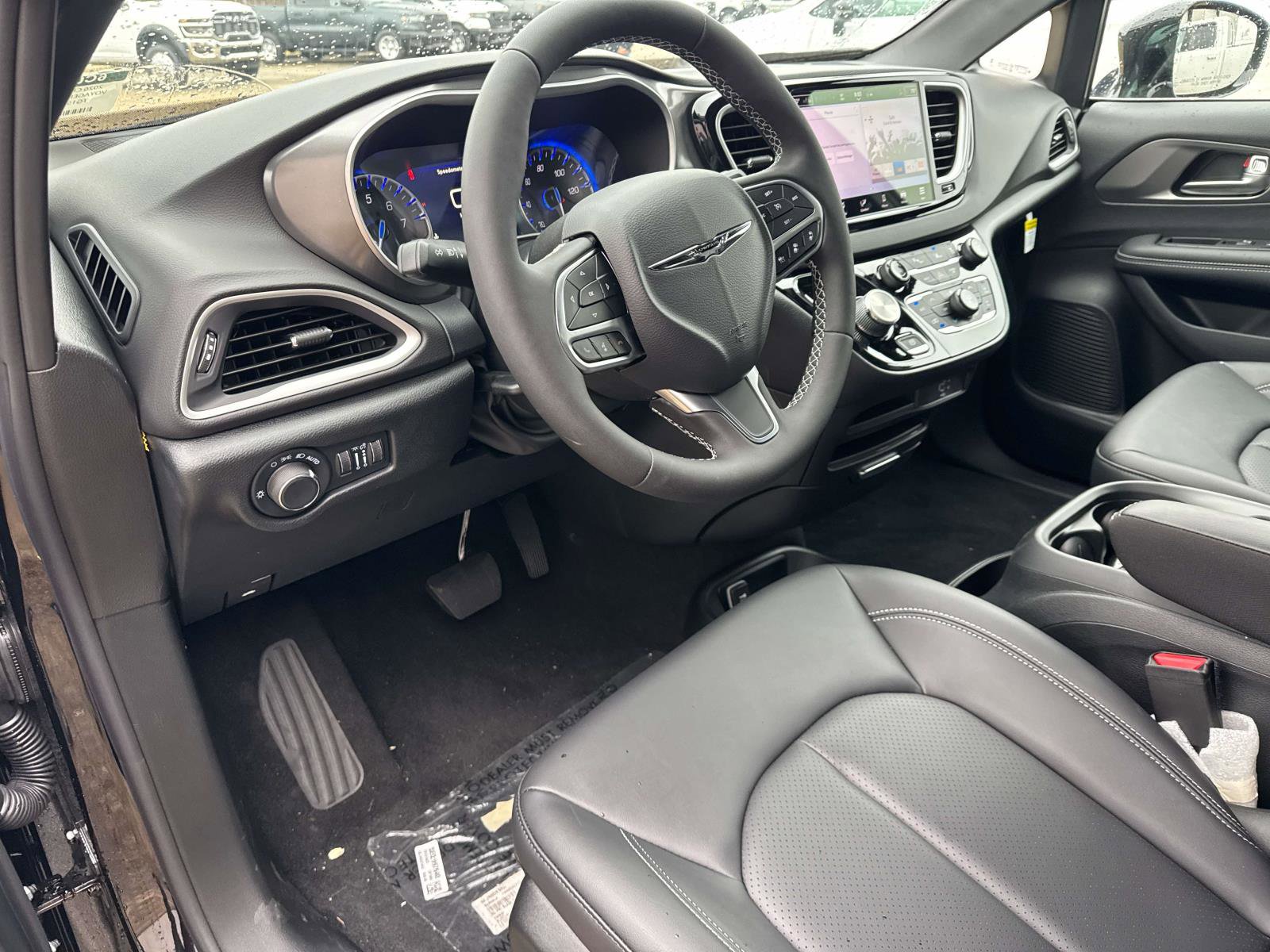 New 2026 Chrysler Voyager LX image 9