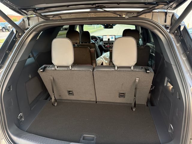 New 2026 Ford Explorer ST-Line w/ ST-Line Street Pack AWD/4WD image 8
