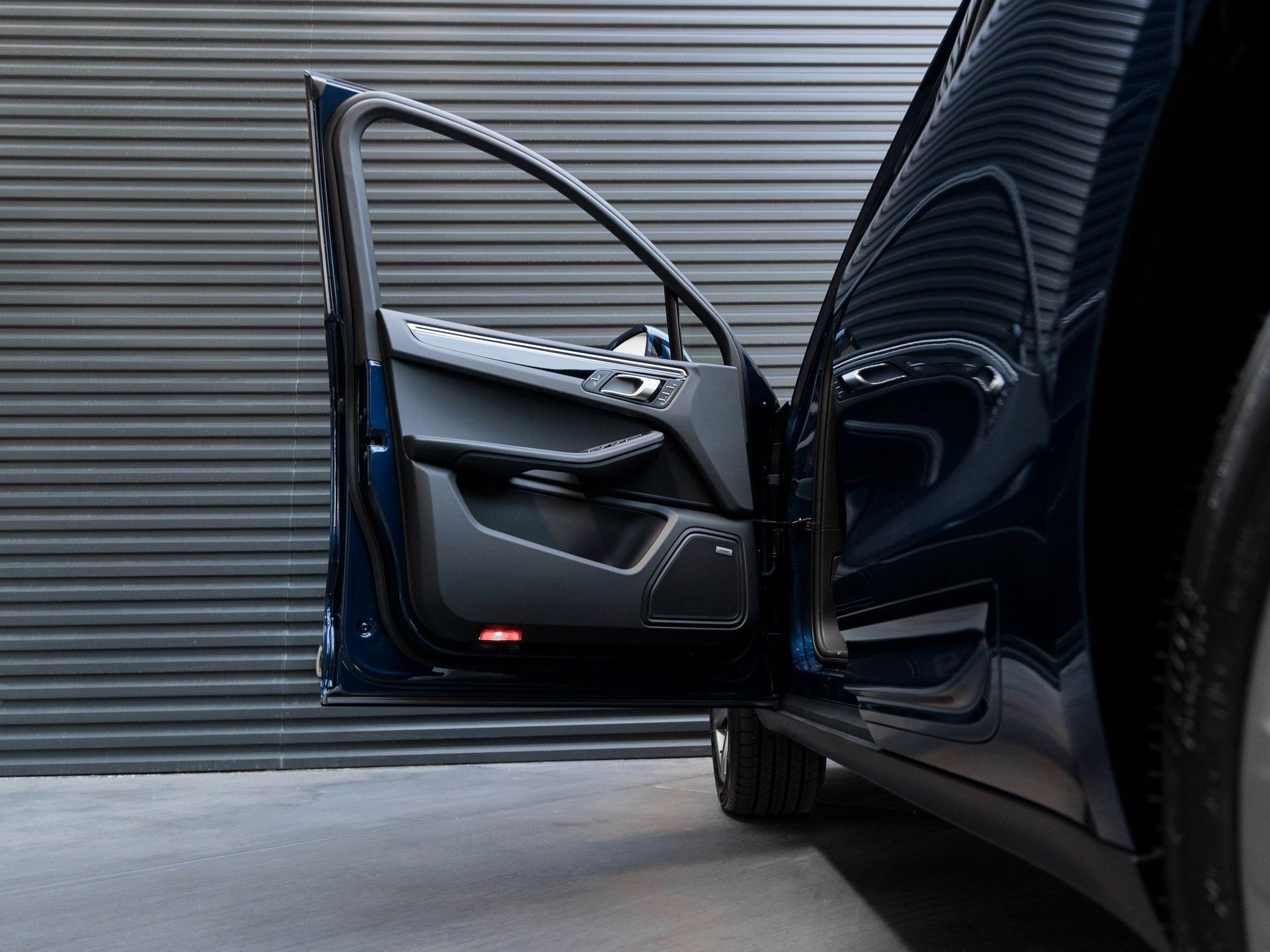 New 2025 Porsche Macan AWD/4WD image 13