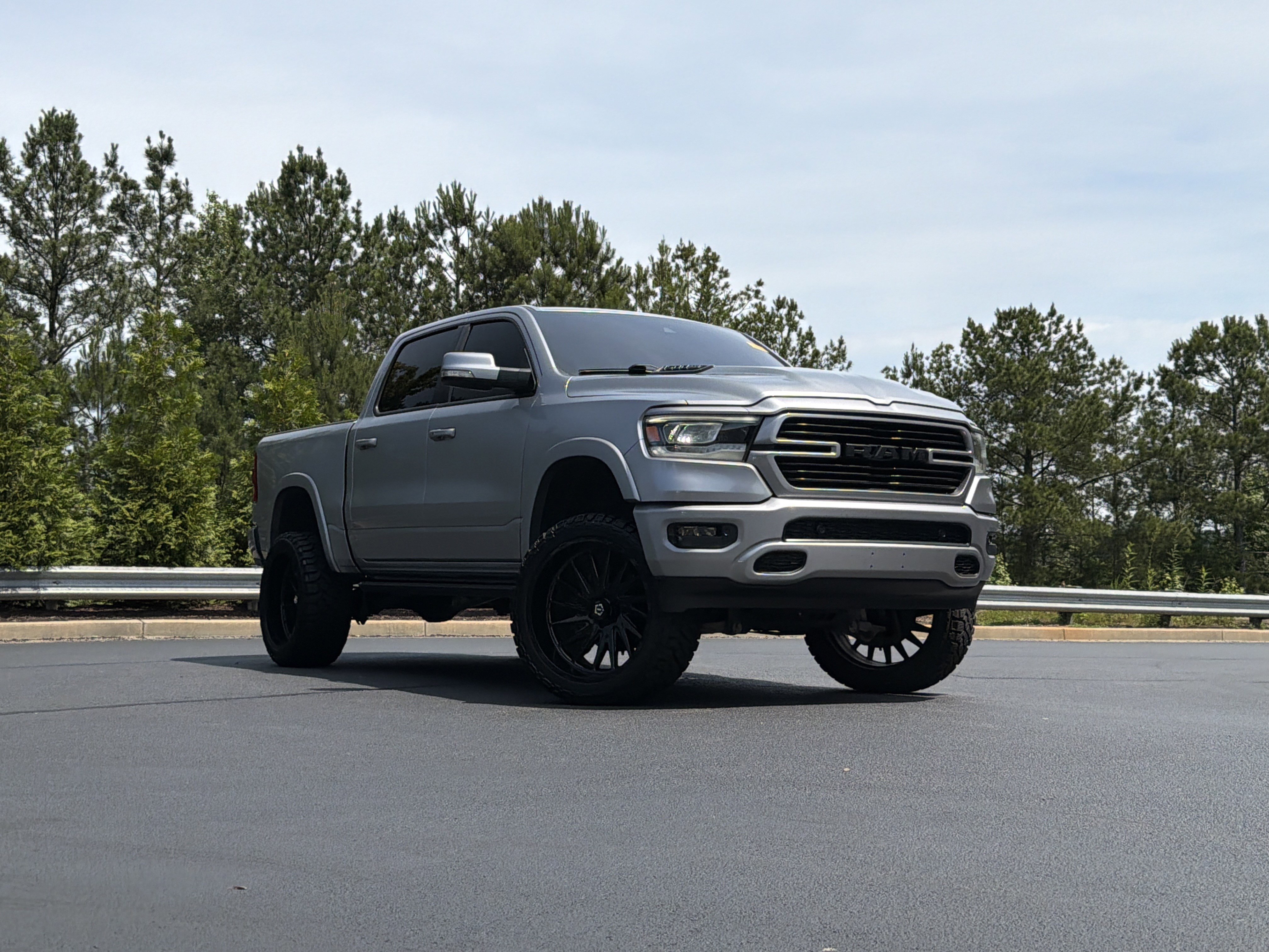 Used 2022 RAM 1500 Laramie w/ Sport Appearance Package AWD/4WD image 2