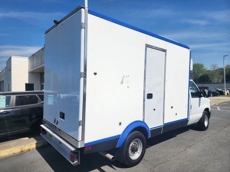 Used 2024 Ford E-350 and Econoline 350 Super Duty w/ Power Windows & Locks Group image 3