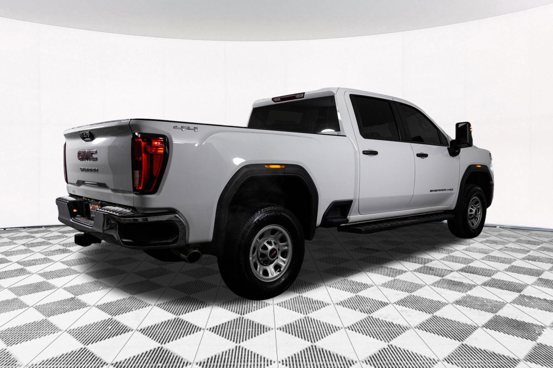 Used 2024 GMC Sierra 2500 Pro w/ Convenience Package AWD/4WD image 17