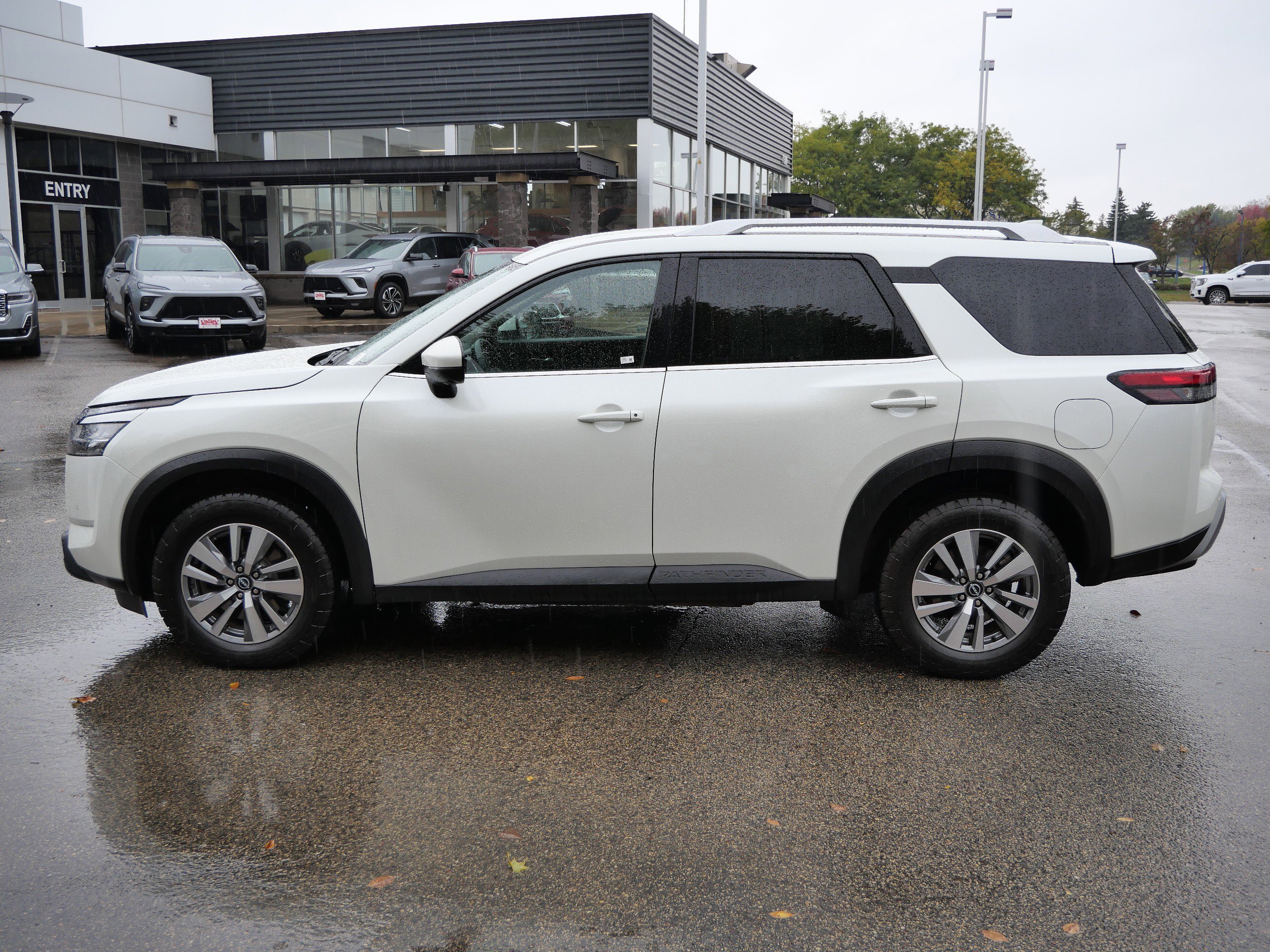 Used 2023 Nissan Pathfinder SL image 5