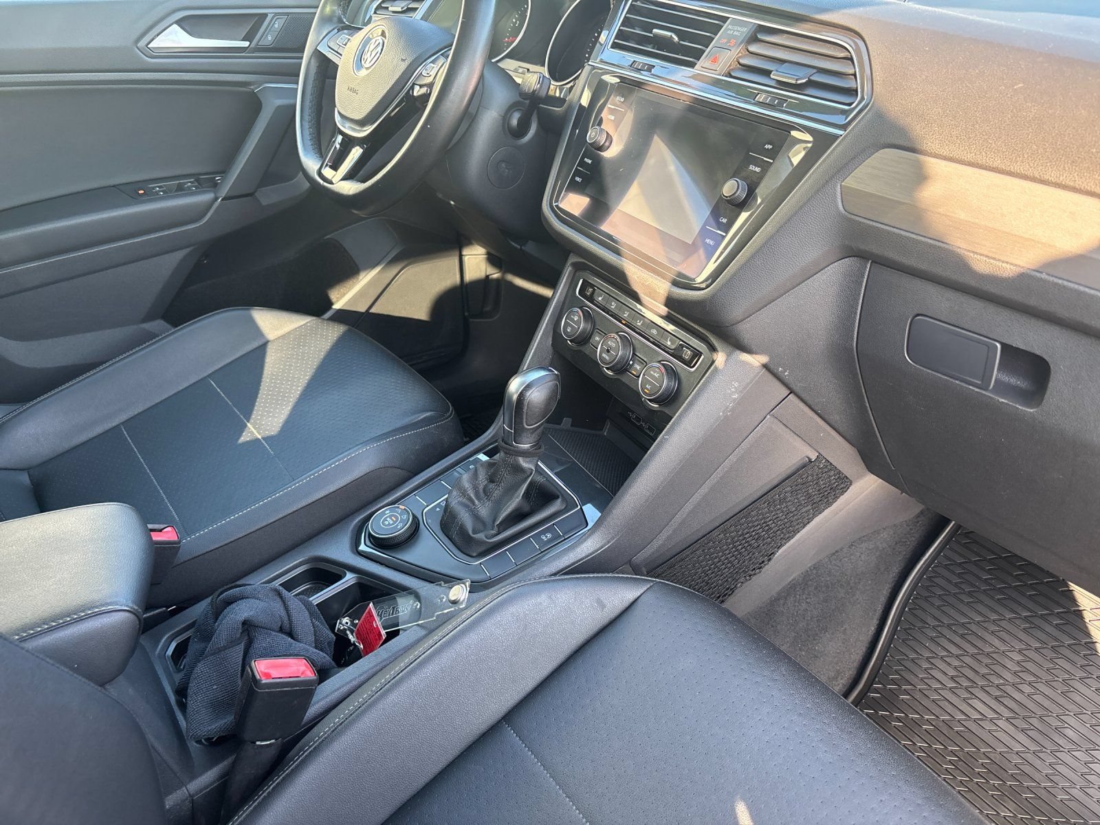 Used 2019 Volkswagen Tiguan SE AWD/4WD image 18