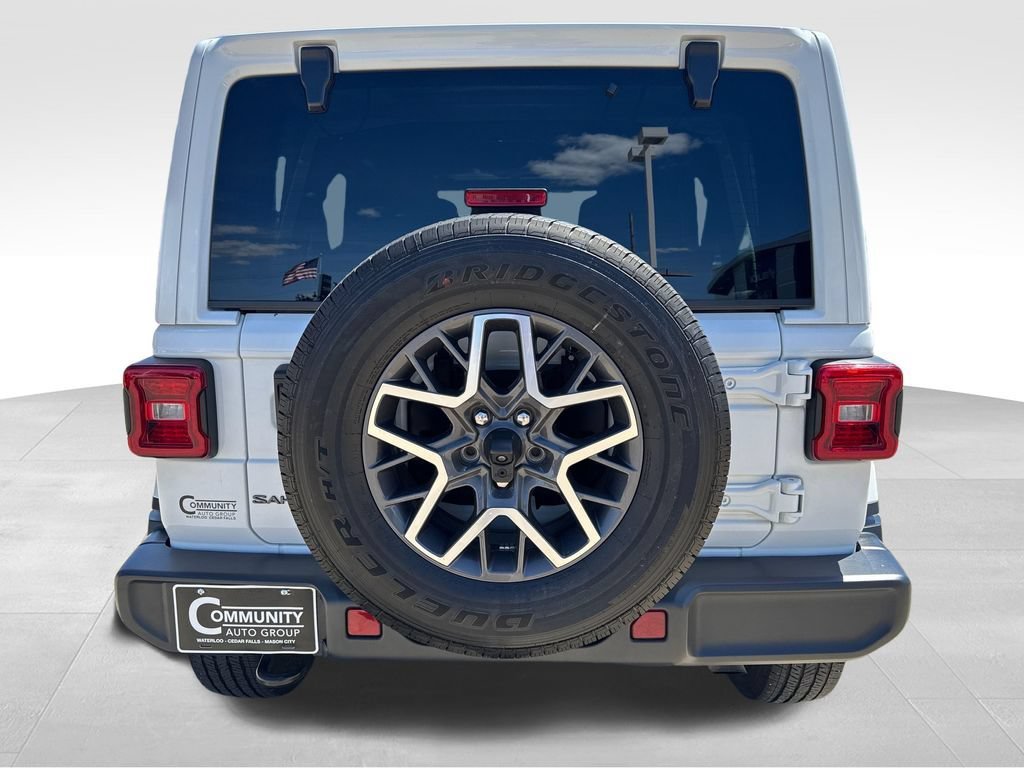 Used 2025 Jeep Wrangler Unlimited Sahara AWD/4WD image 4