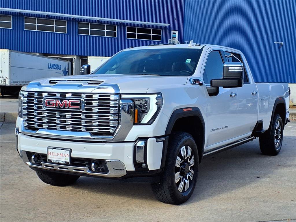 Used 2025 GMC Sierra 3500 Denali image 3