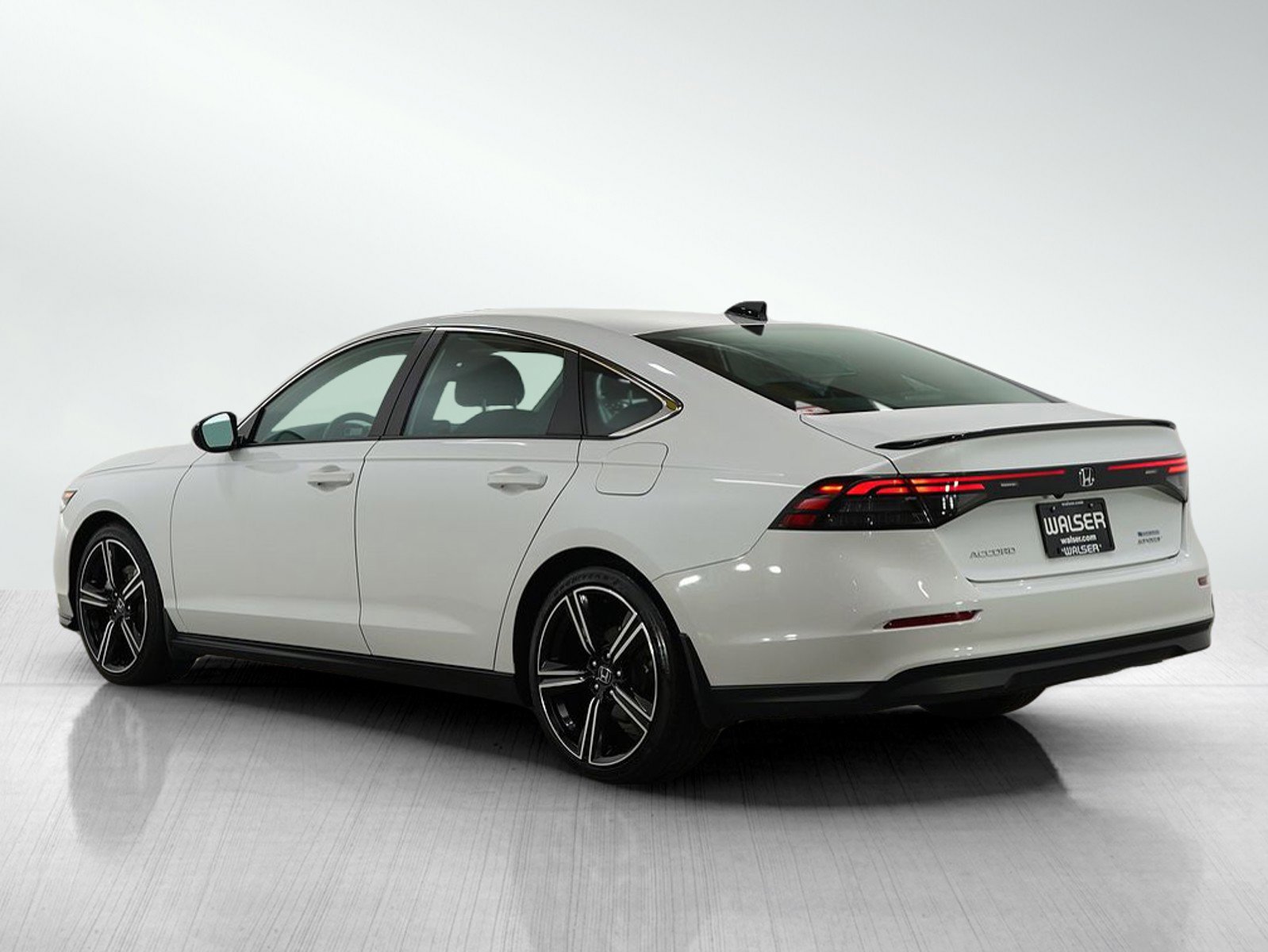 Used 2023 Honda Accord Sport image 3