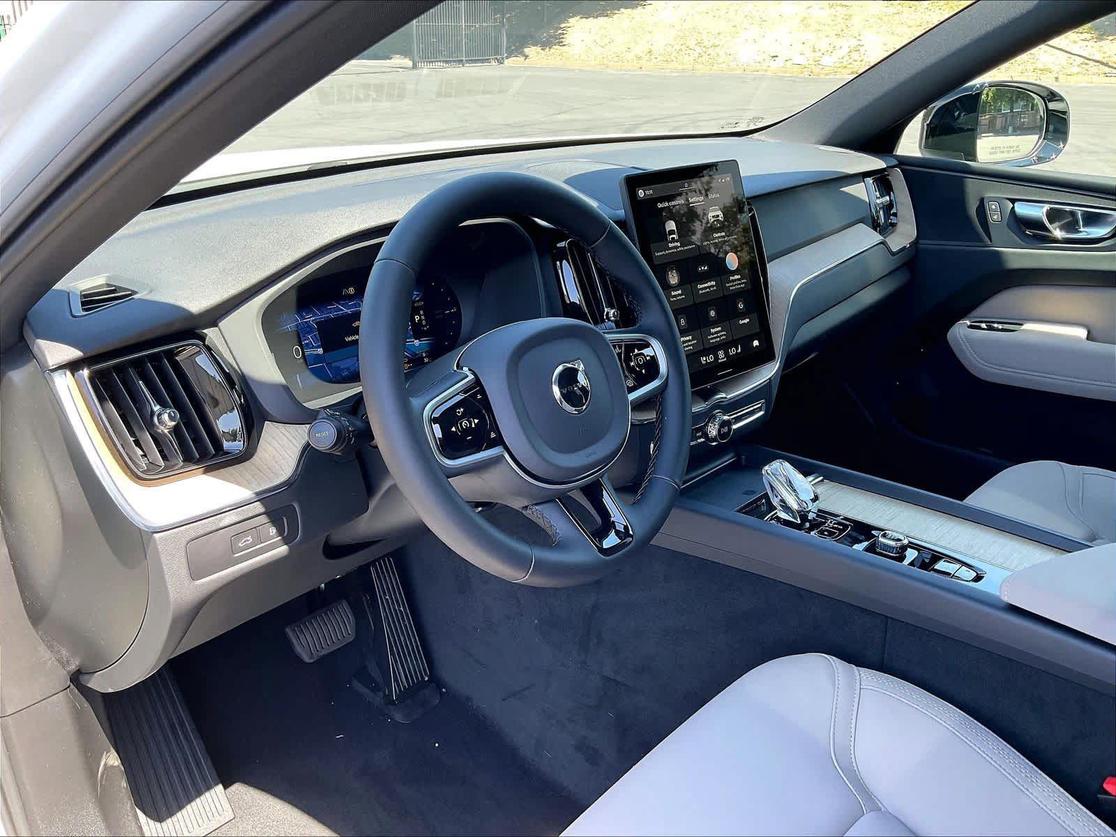 New 2026 Volvo XC60 T8 Plus w/ Climate Package PRO AWD/4WD image 8
