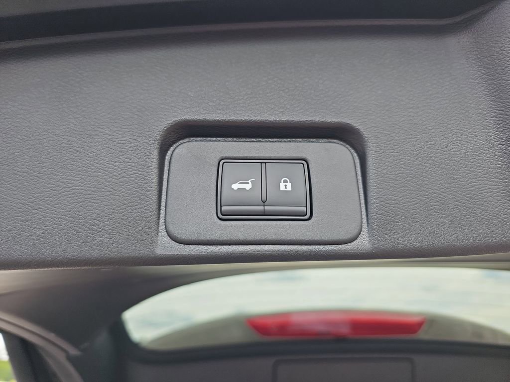 Used 2025 Nissan Rogue SV image 17