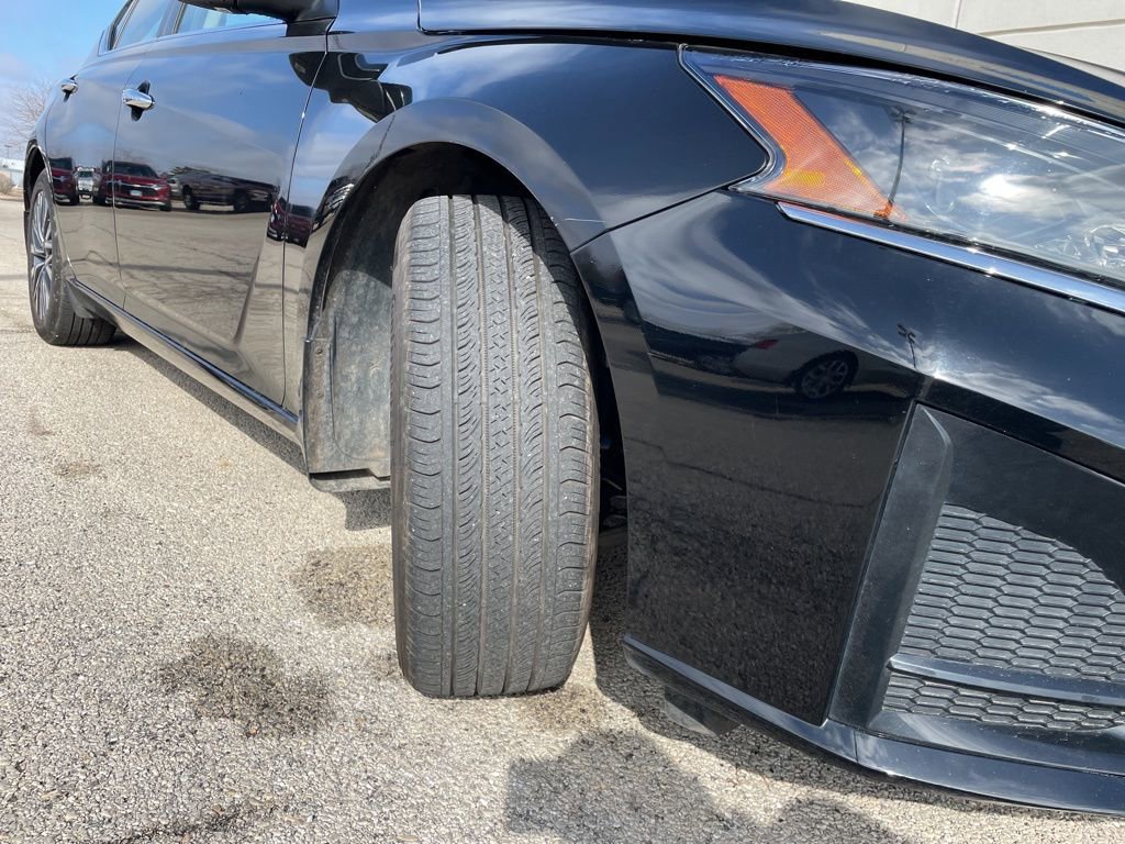 Used 2023 Nissan Altima 2.5 SV w/ SV Premium Package image 17