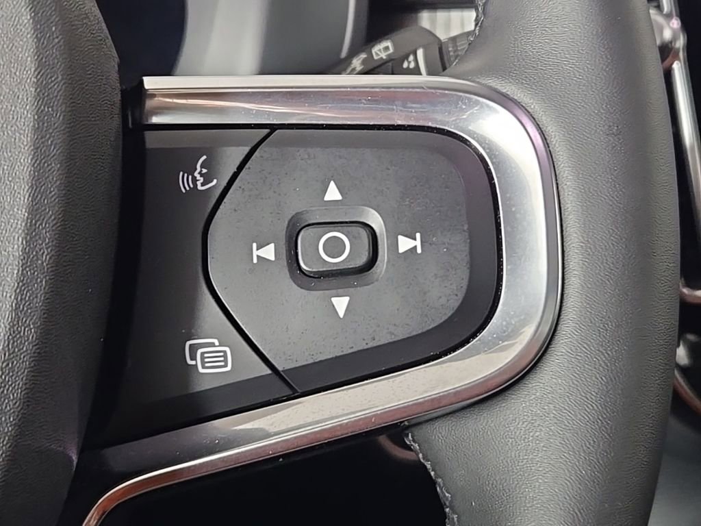 Certified 2024 Volvo XC40 B5 Ultimate w/ Climate Package image 28