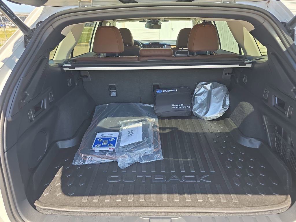 Used 2025 Subaru Outback Touring AWD/4WD image 11