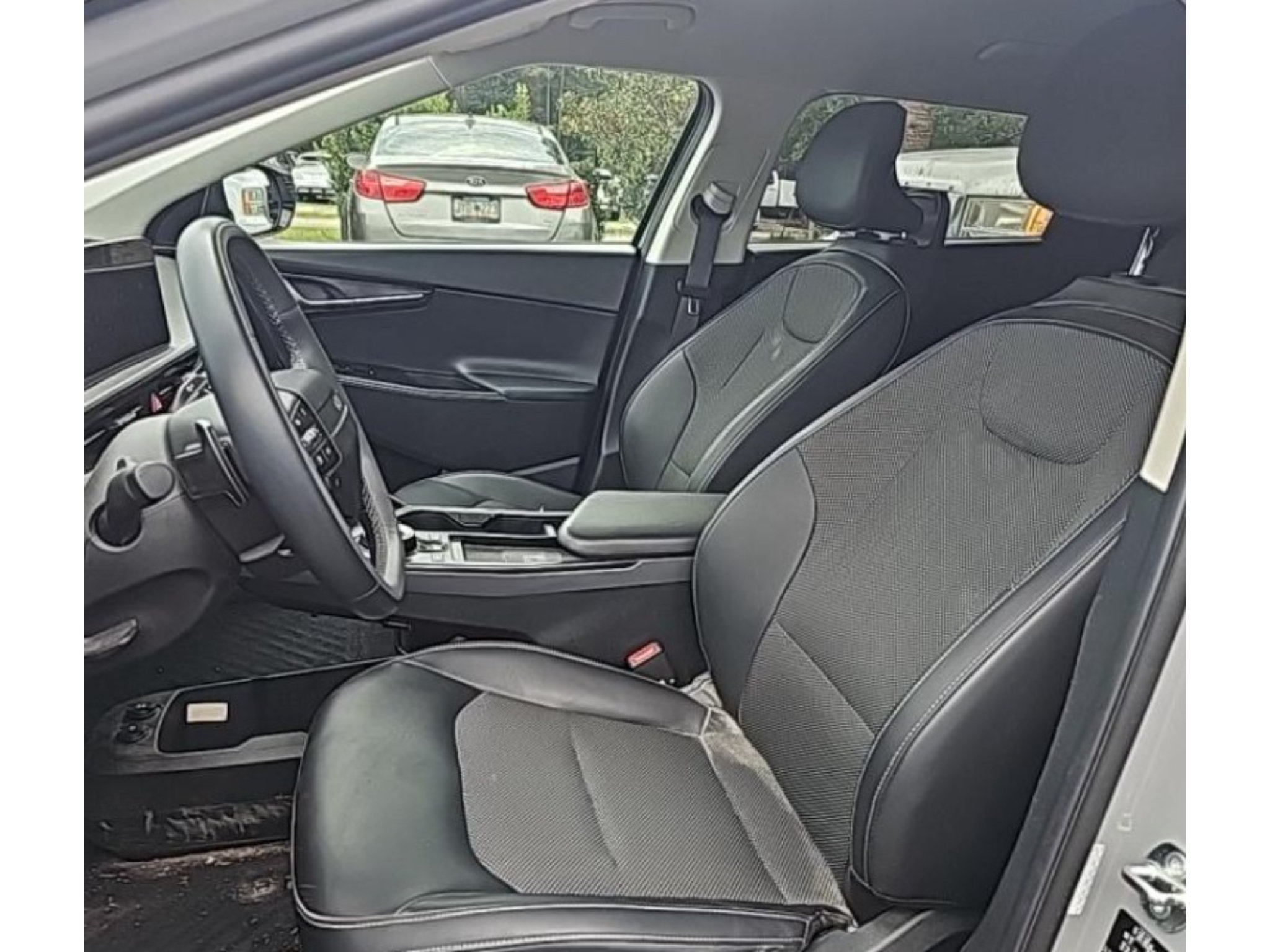 Used 2025 Kia EV6 Light w/ Light LR Technology Package RWD image 5