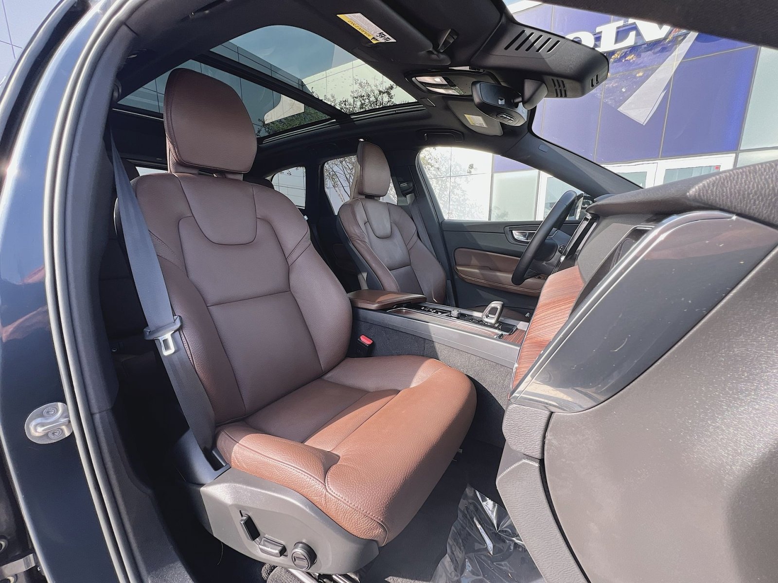 Certified 2023 Volvo XC60 B5 Plus w/ Climate Package AWD/4WD image 35