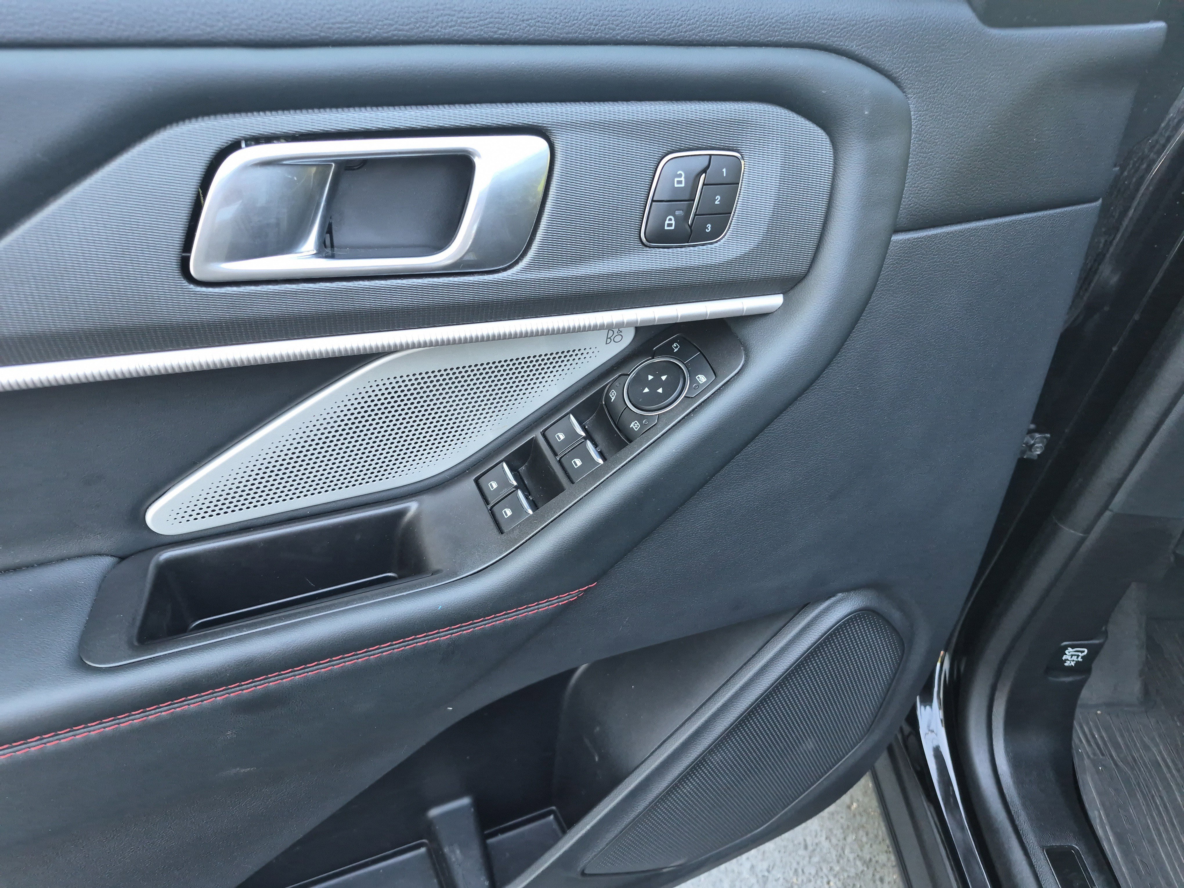 Used 2025 Ford Explorer ST w/ Sun And Sound Package image 10