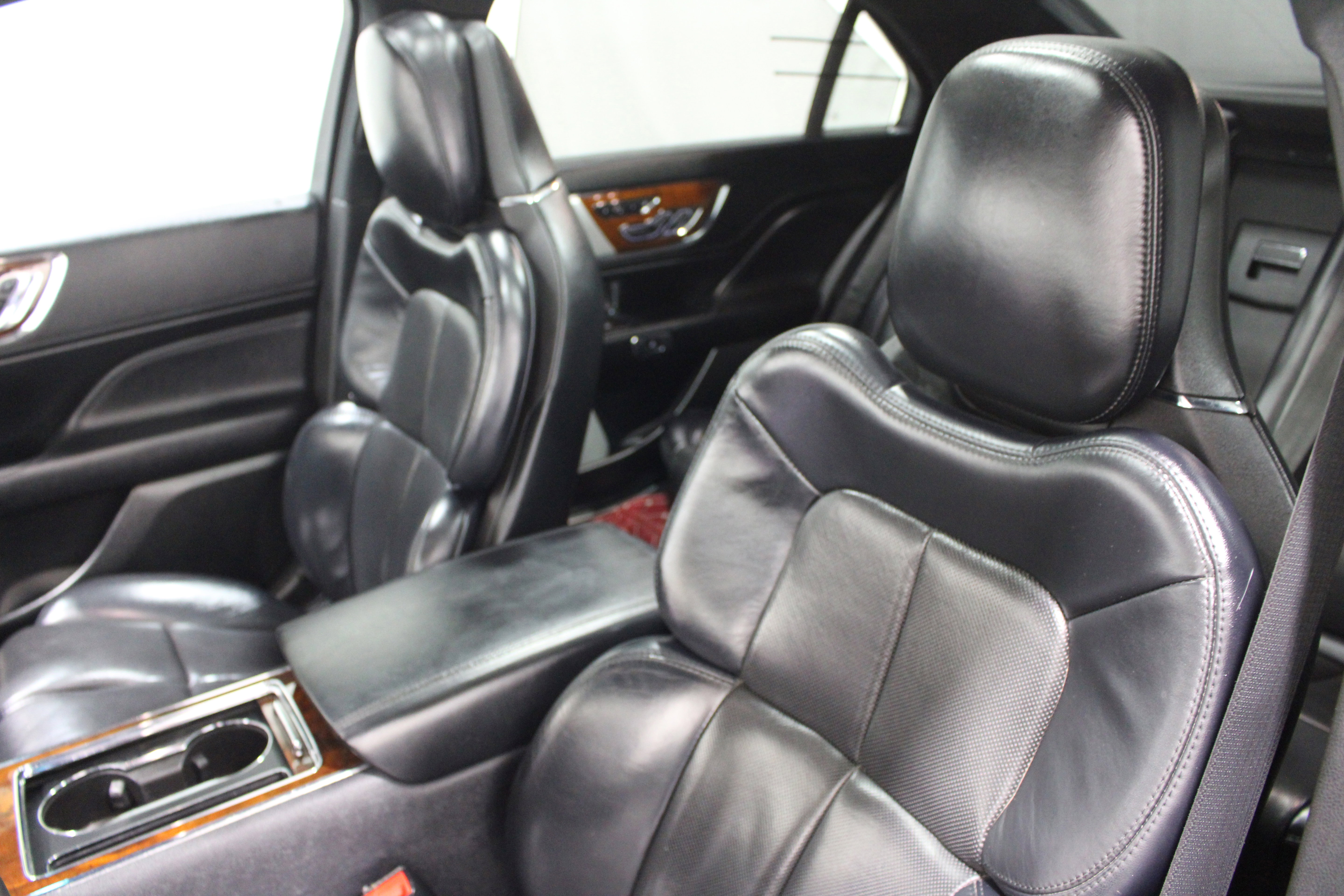 Used 2019 Lincoln Continental Reserve w/ Rear Seat Package FWD image 4