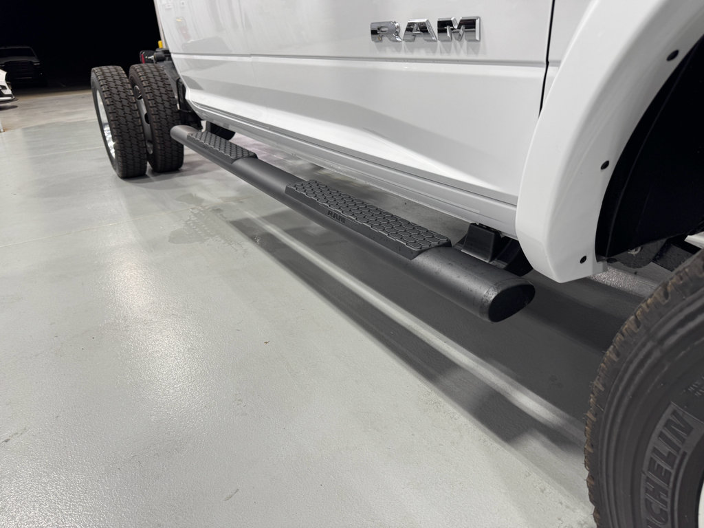New 2025 RAM 4500 4x4 Crew Cab DRW w/ Laramie Trim Package image 16