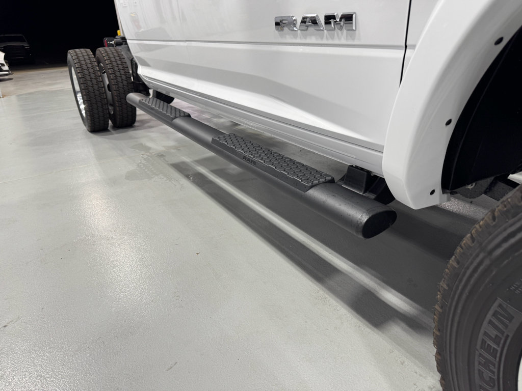 New 2025 RAM 4500 4x4 Crew Cab DRW w/ Laramie Trim Package image 16
