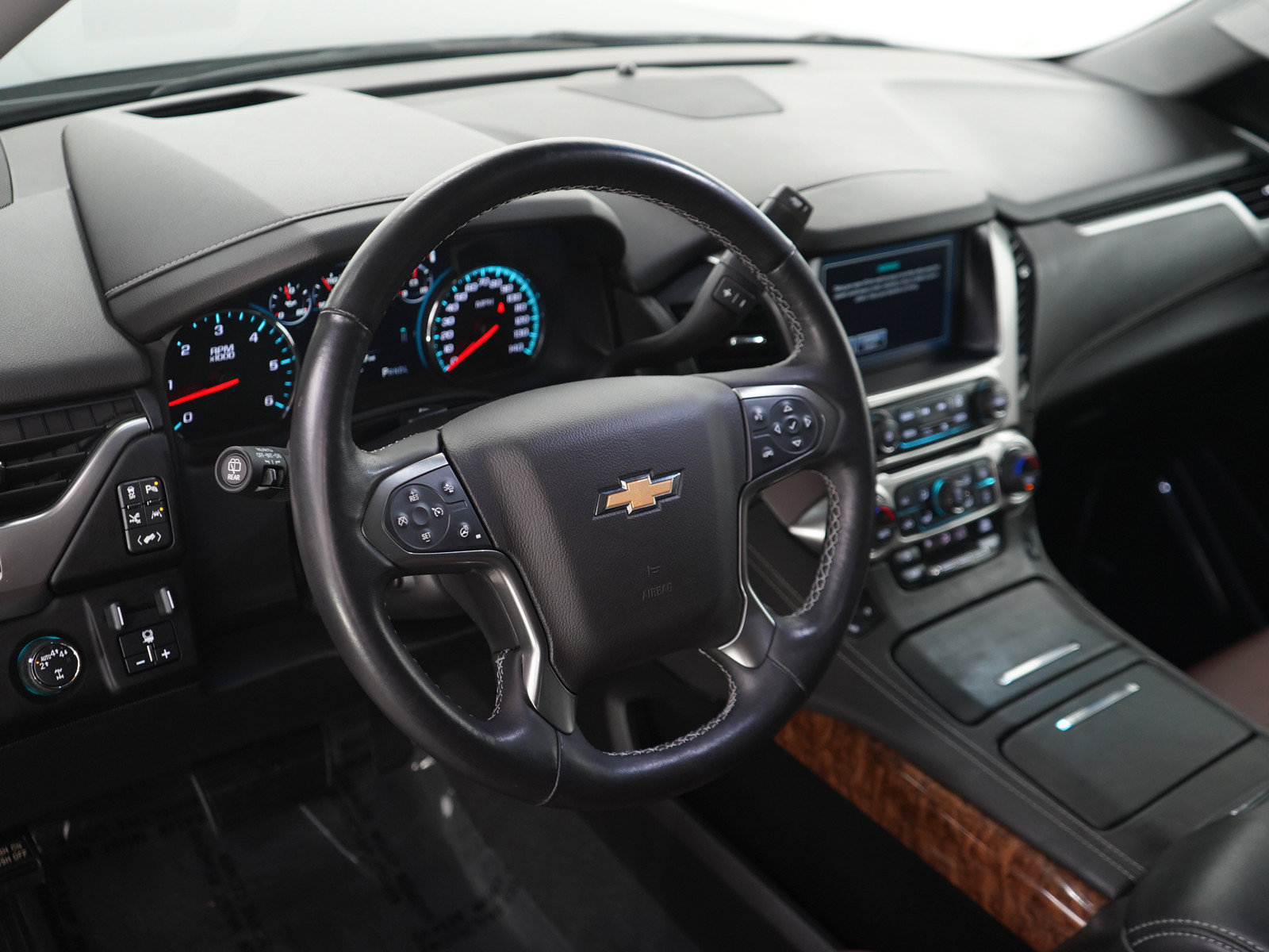 Used 2019 Chevrolet Suburban Premier w/ Premier Plus Edition AWD/4WD image 23