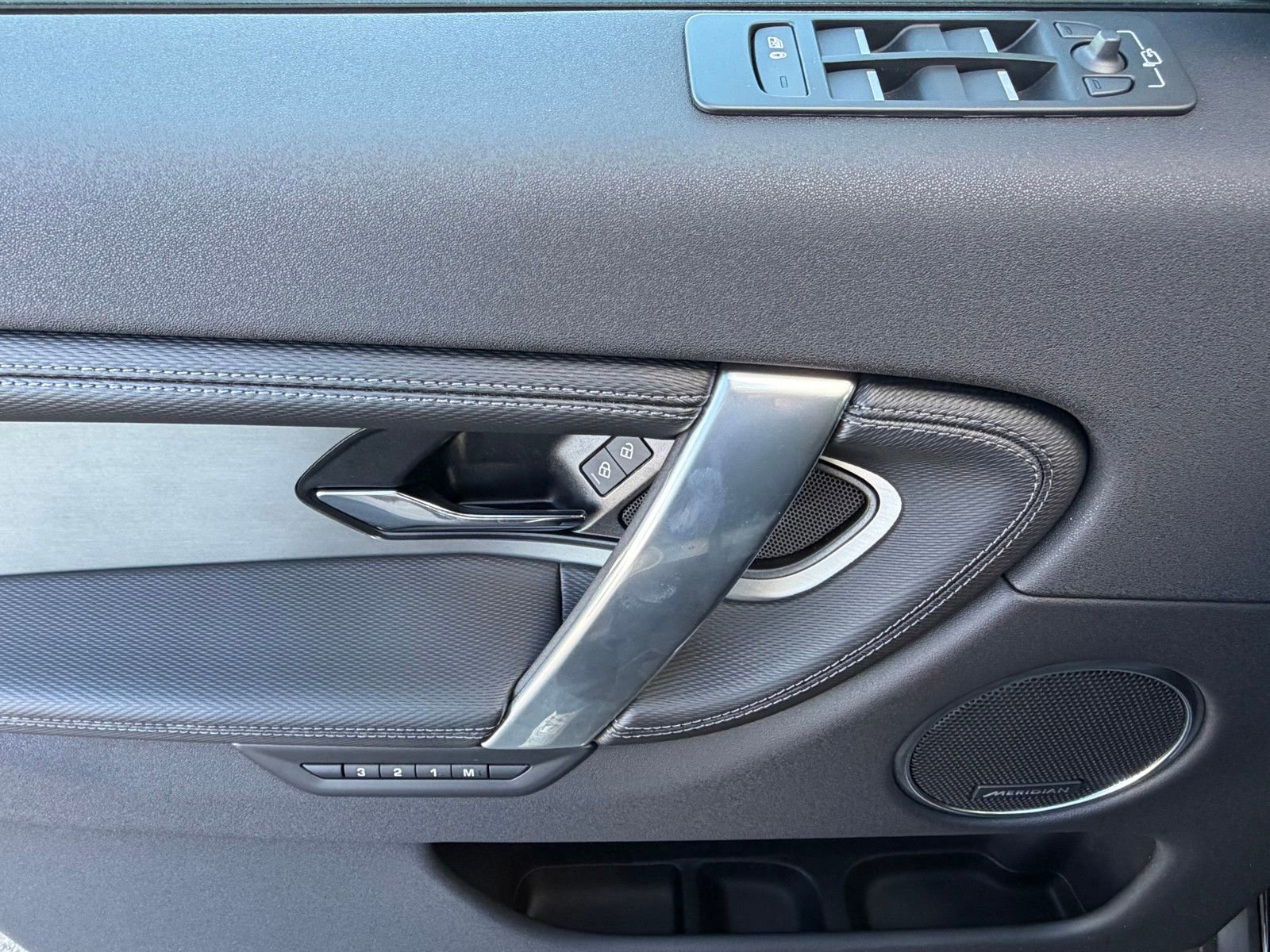 New 2026 Land Rover Discovery Sport Landmark image 24