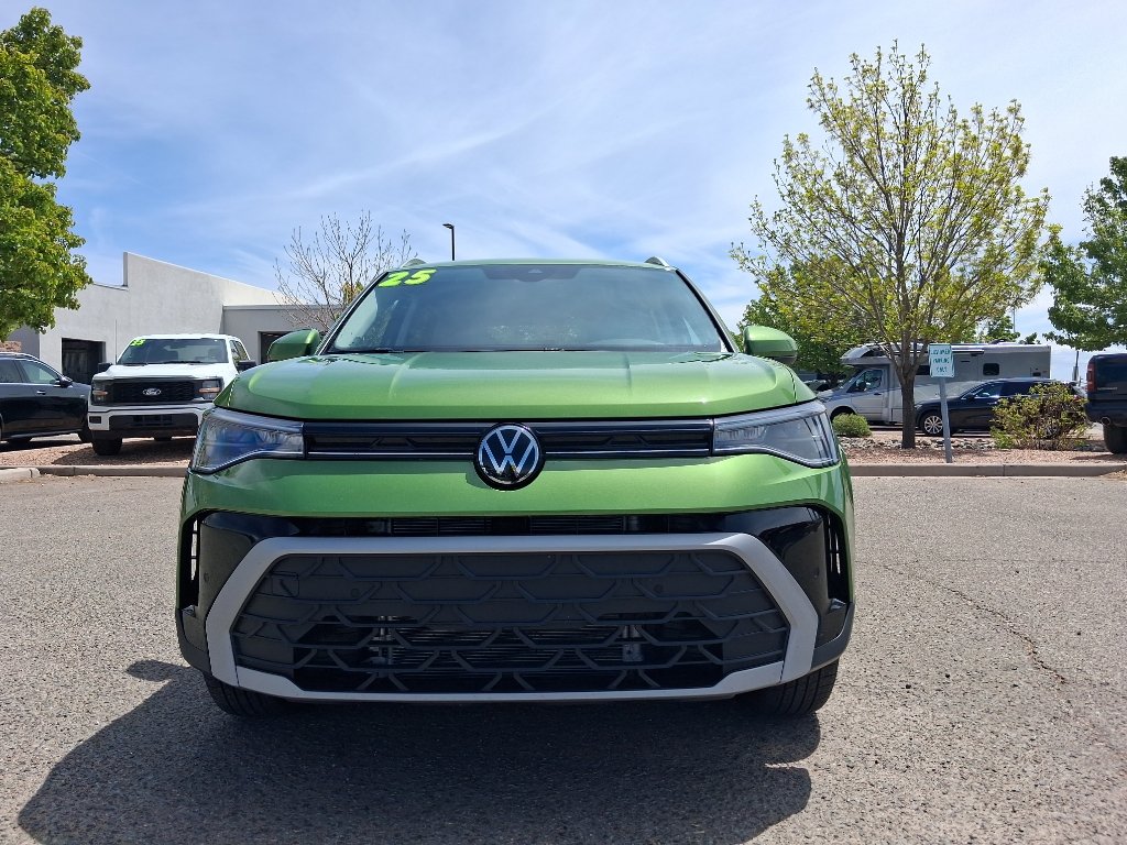 Used 2025 Volkswagen Taos SE AWD/4WD image 12