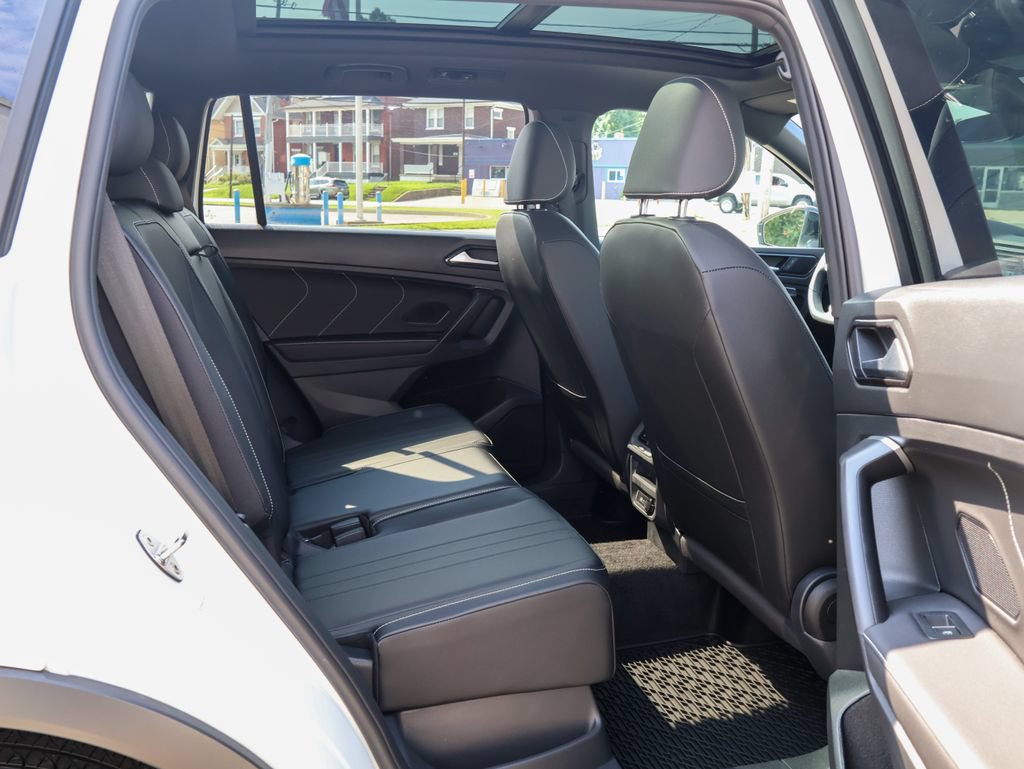 Certified 2024 Volkswagen Tiguan SE R-Line AWD/4WD image 29