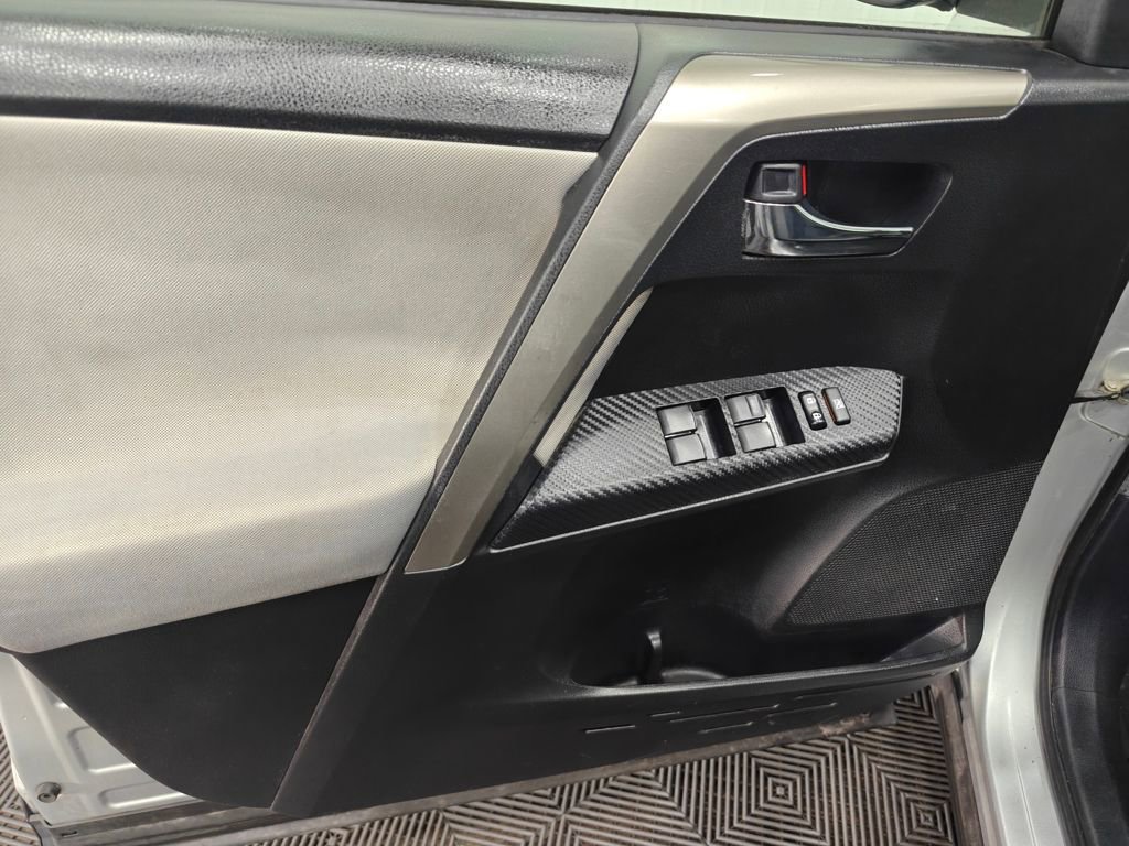 Used 2015 Toyota RAV4 XLE AWD/4WD image 34