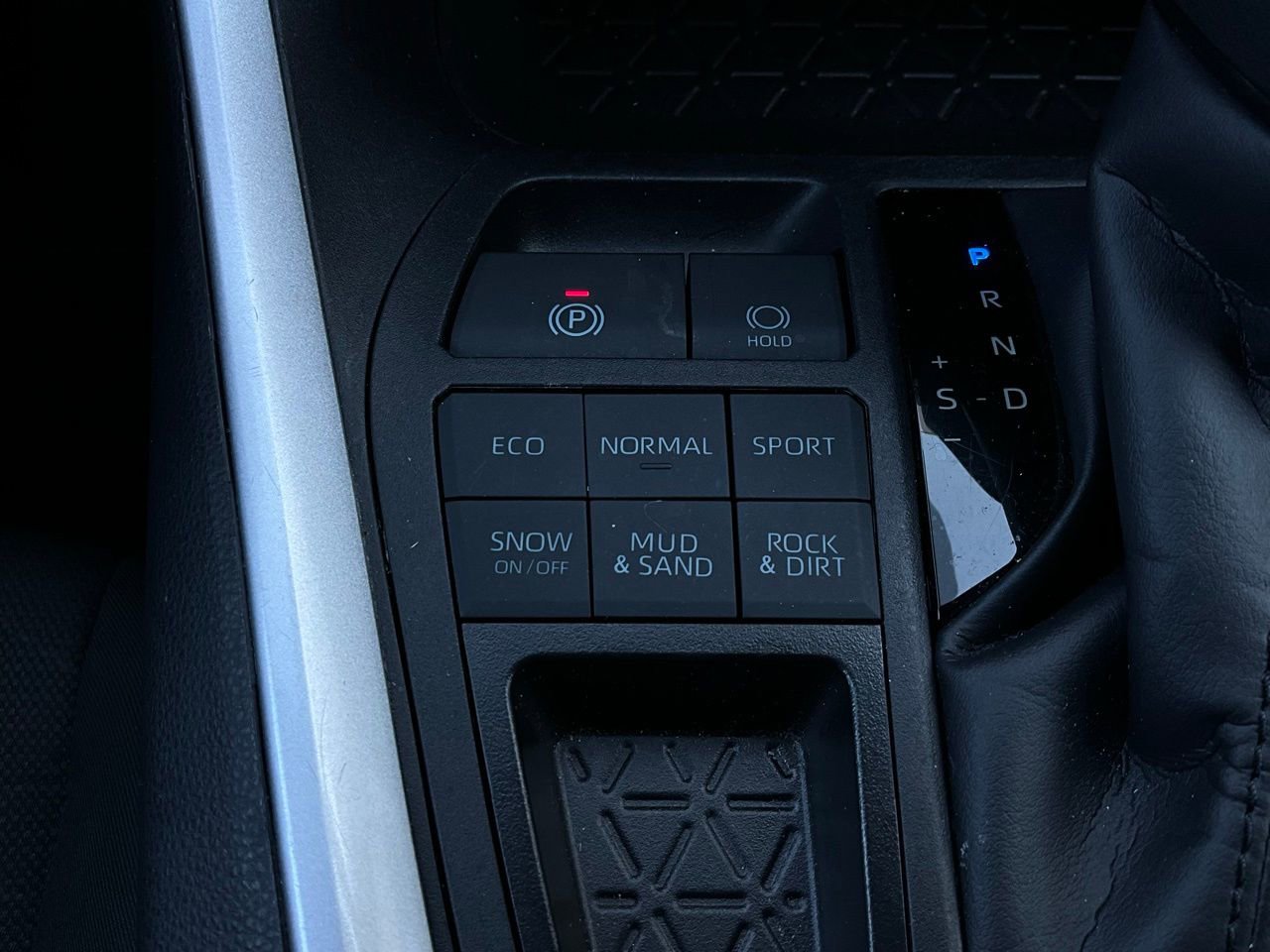 Used 2025 Toyota RAV4 XLE image 25