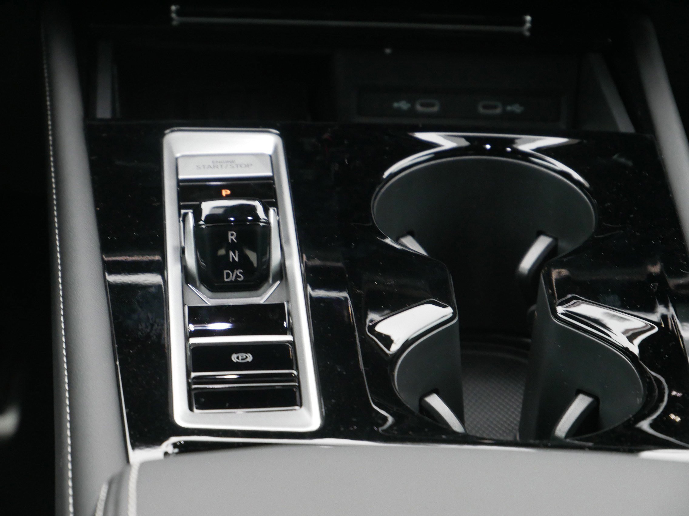 New 2026 Volkswagen Atlas Cross Sport SEL Premium R-Line image 9