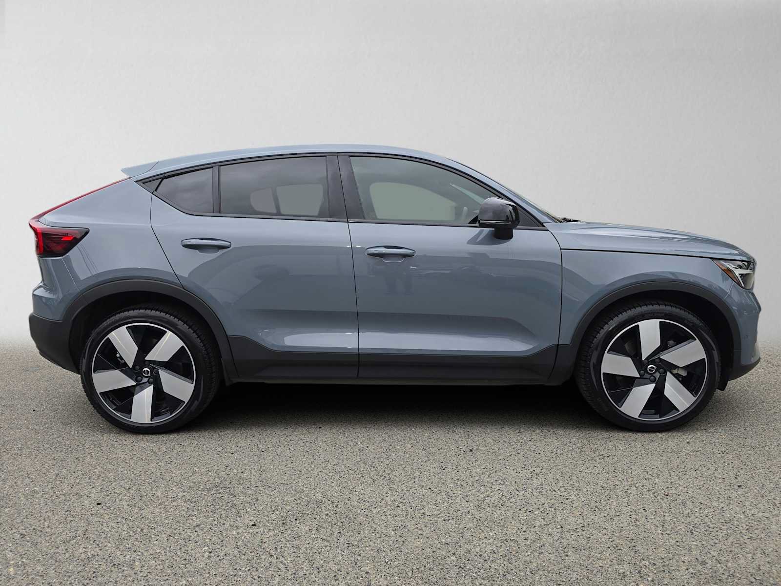 Certified 2023 Volvo C40 P8 Recharge Ultimate AWD/4WD image 3