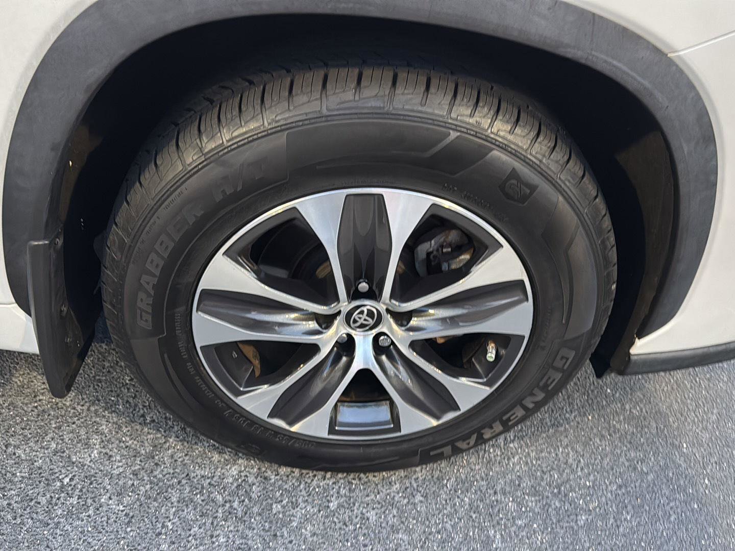 Used 2022 Toyota Highlander XLE image 36