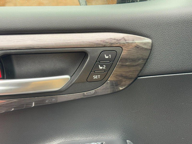 Used 2023 Toyota Highlander image 17