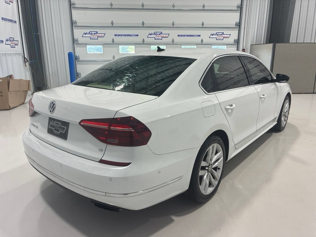 Used 2017 Volkswagen Passat 3.6 SEL Premium FWD image 6