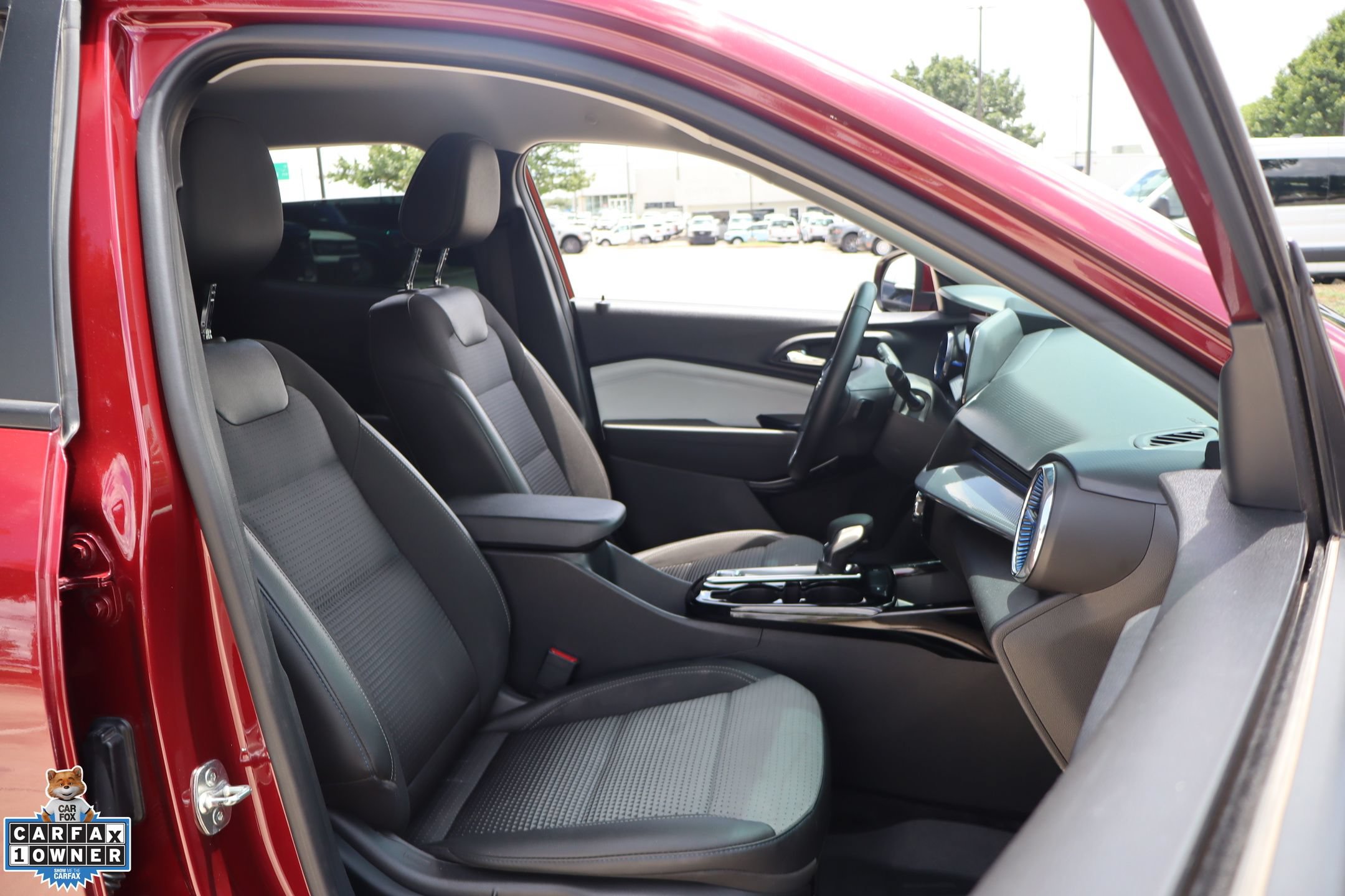 Used 2024 Chevrolet Trax LT w/ LT Convenience Package FWD image 29