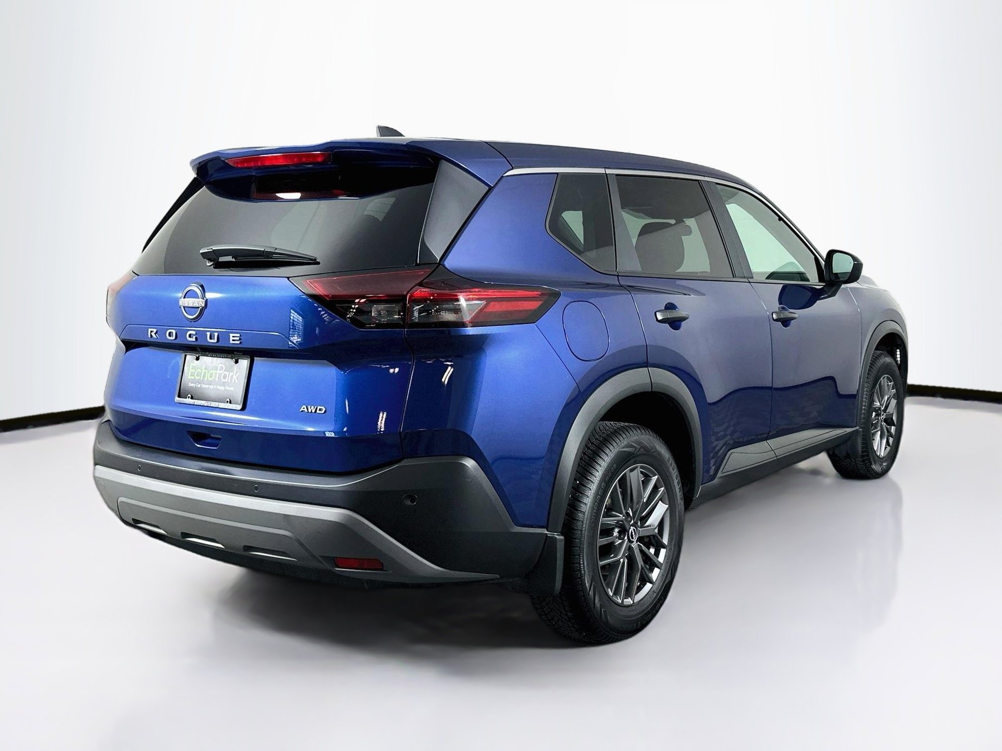 Used 2023 Nissan Rogue S AWD/4WD image 9