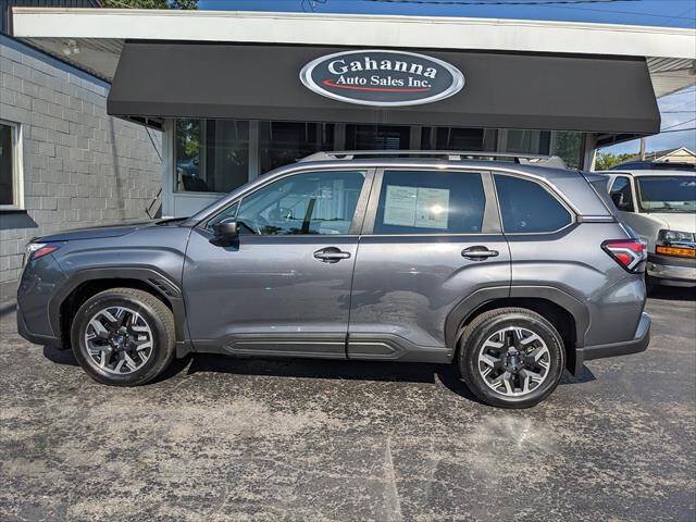 Used 2025 Subaru Forester Premium AWD/4WD image 2