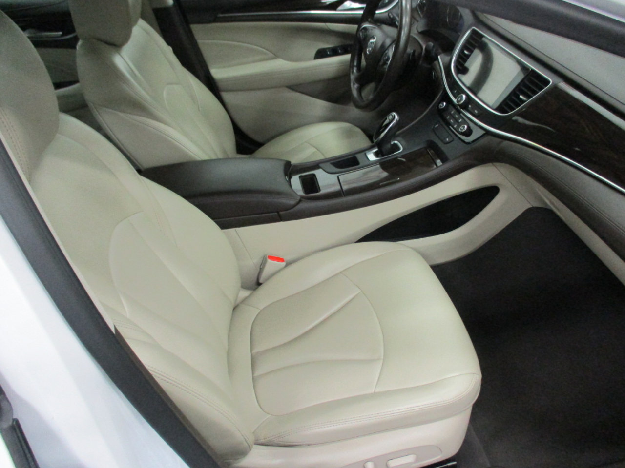 Used 2017 Buick LaCrosse Preferred image 12