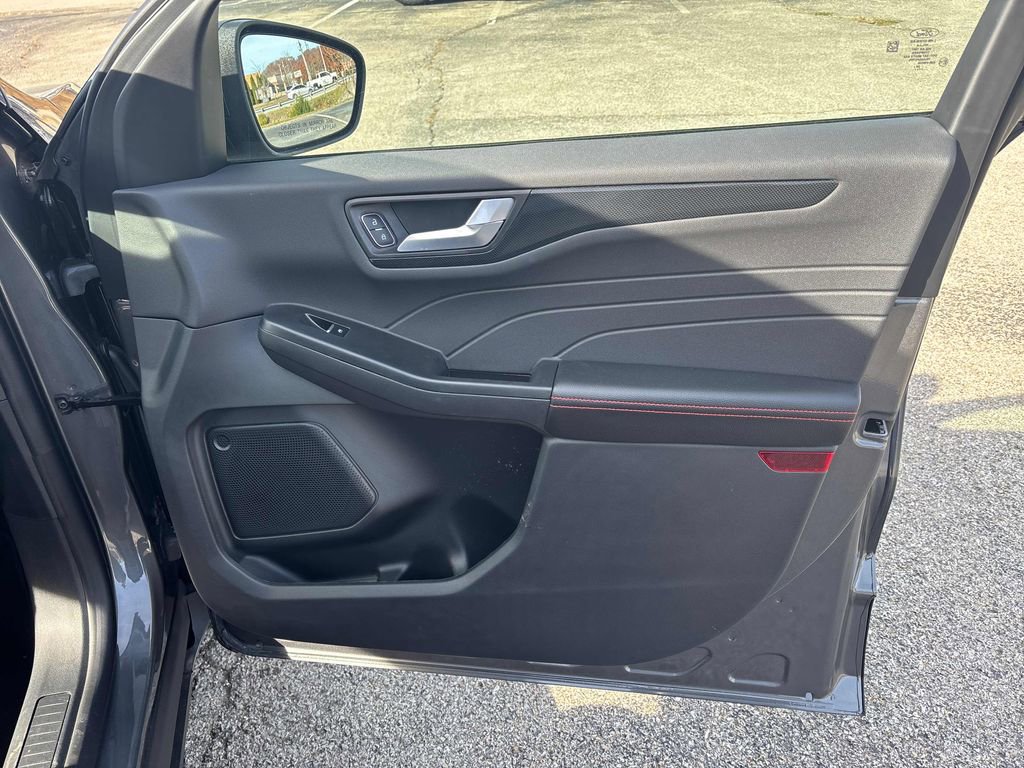 Used 2025 Ford Escape ST-Line w/ Cold Weather Package image 53